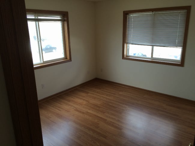 Building Photo - 100 S Division St