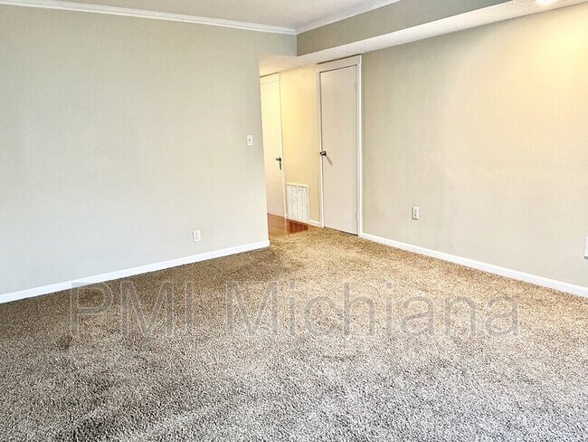 Building Photo - 18120 N Stoneridge Dr