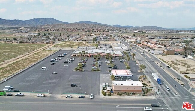 Building Photo - 518 E Ave Q4