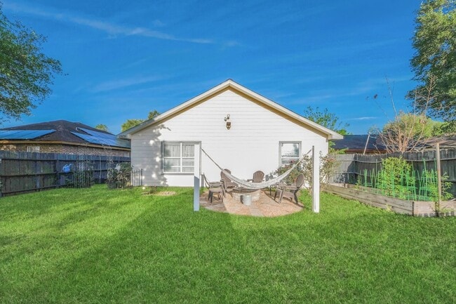 Building Photo - 1611 Bob White