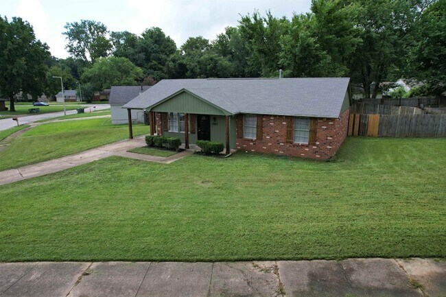 Building Photo - 3884 Kerston Dr