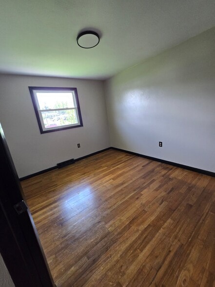 Building Photo - 1403 E 38th St