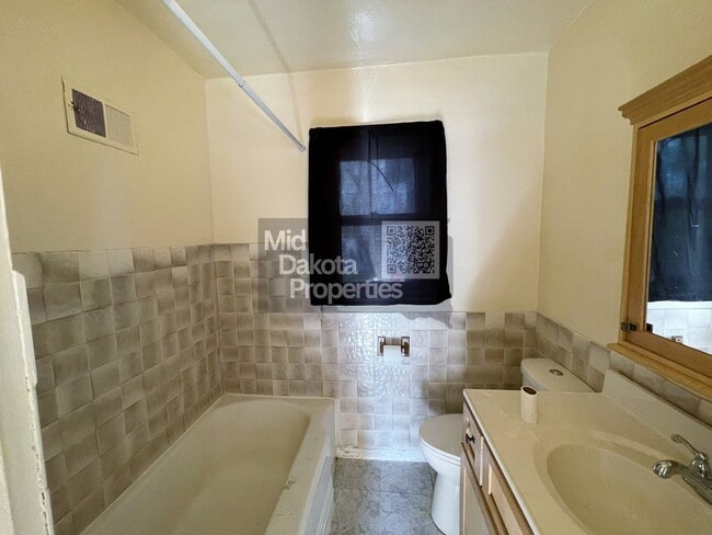 Building Photo - 403 S 1st- 3 bedroom house in Parkston