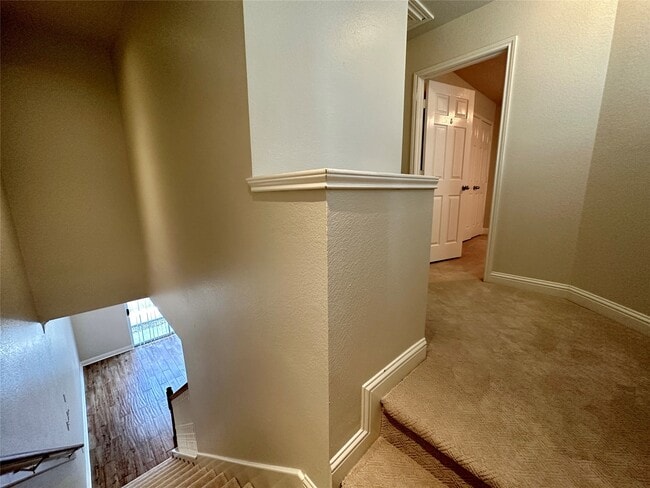 Building Photo - 16130 Limestone Lake Dr