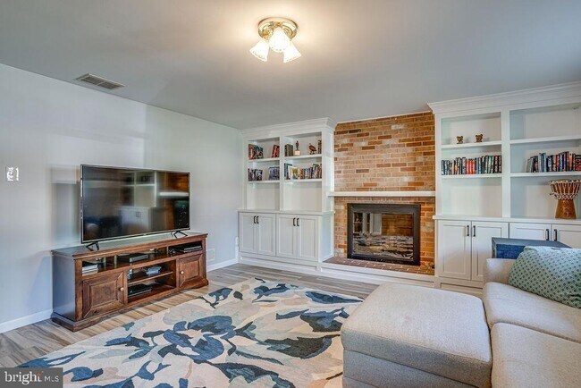 Building Photo - 8317 Harland Dr