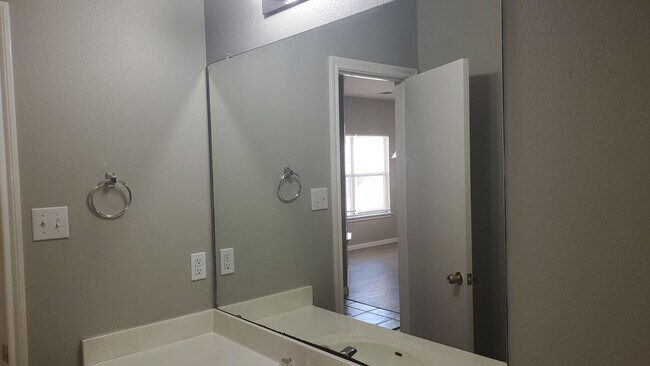 Building Photo - 133.135 Marvin Cove