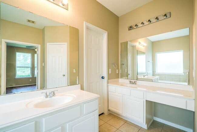 Building Photo - 11314 Sandermeyer Dr