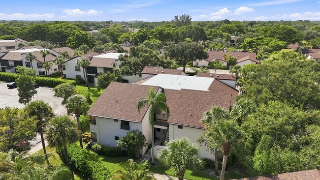Building Photo - 2581 Carambola Cir N