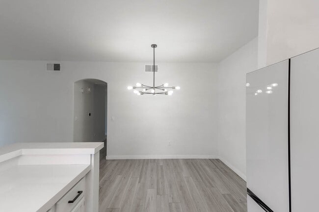 Building Photo - 3 Bed Condo In Gated West Side Community