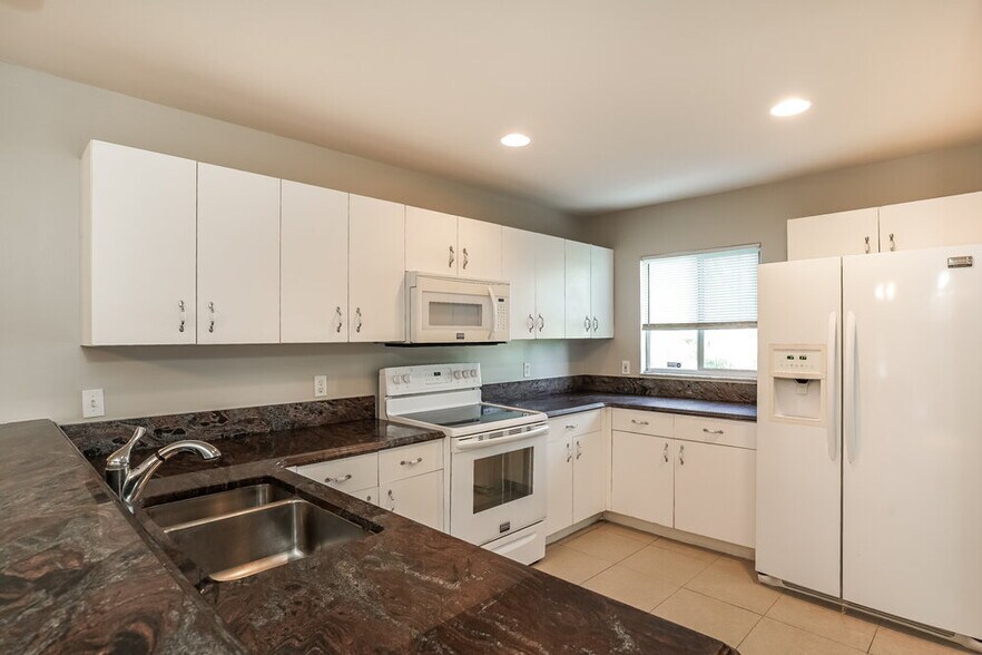 Building Photo - 8434 Bamboo Rd