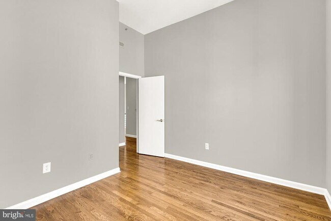 Building Photo - 1437 Rhode Island Ave NW