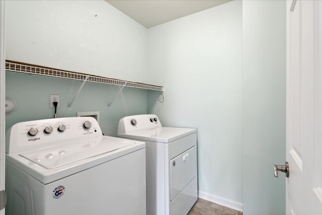 Building Photo - Hampton Home for Rent (3 bed/2.5 bath)