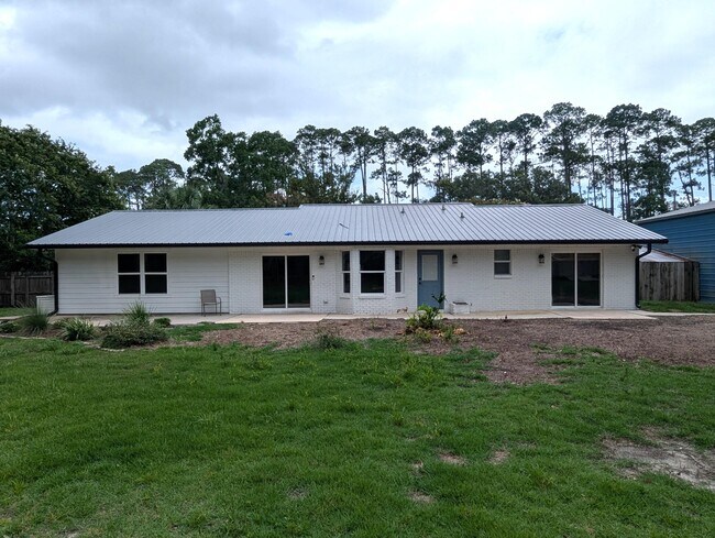 Building Photo - 8717 Sand Pine Dr