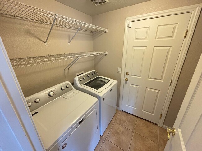 Building Photo - Beautiful two-story home with 4Bed /2.5Bath w Loft located in Henderson Nevada! Make the Move for...