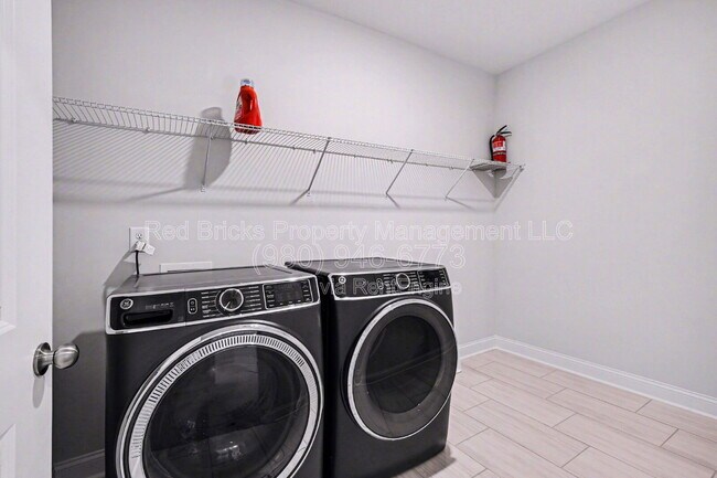 Building Photo - 7907 Moon Hl Pl