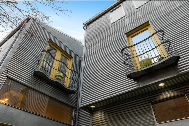 Building Photo - 213 11th Ave E