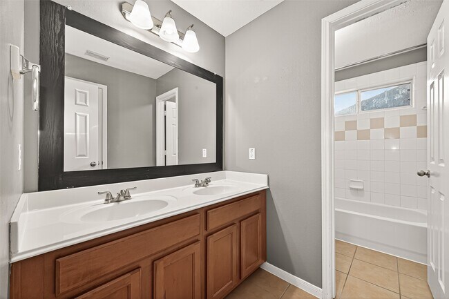 Building Photo - 2810 Shadow Canyon Ln