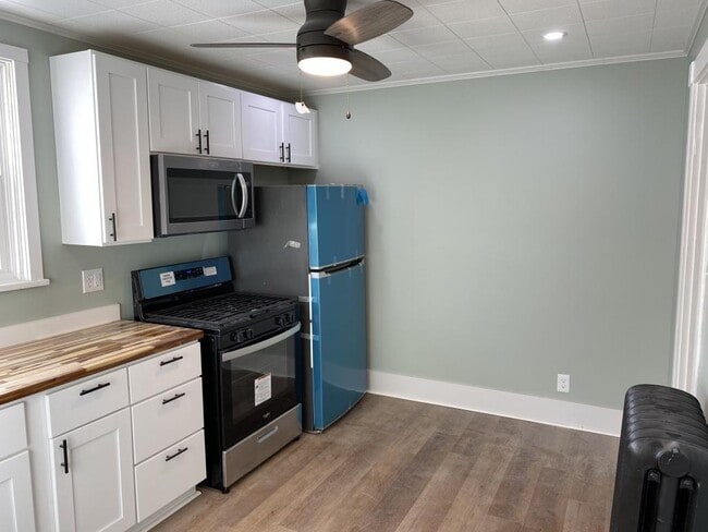 Building Photo - 210 Logan Blvd