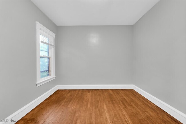 Building Photo - 1239 W 115th St