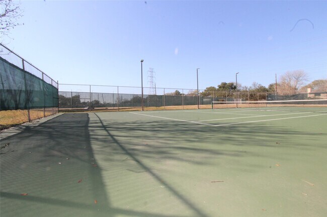 Building Photo - 4611 Silver Fox Dr