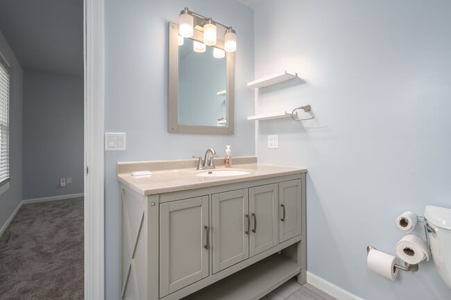 Building Photo - 4 Bedroom Home in Richland