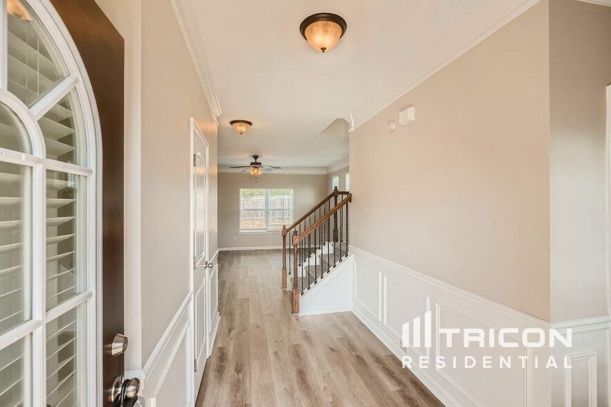 Building Photo - 247 Bollen Ln