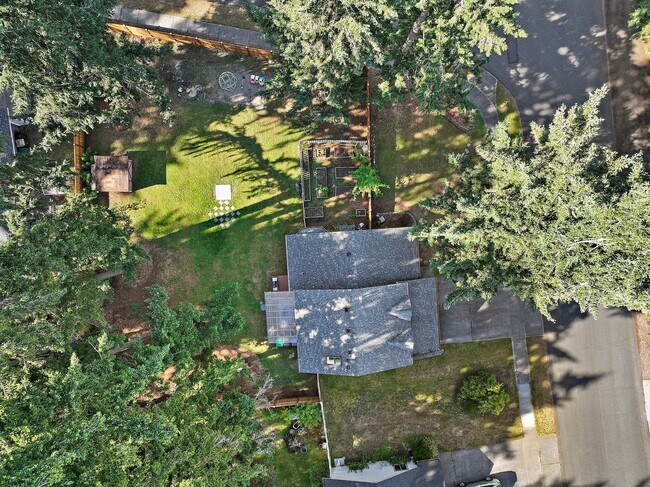 Building Photo - Lakeside Living in Lacey's Lake Forest Nei...