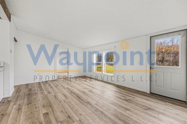 Building Photo - 4639 N Vickeryville Rd