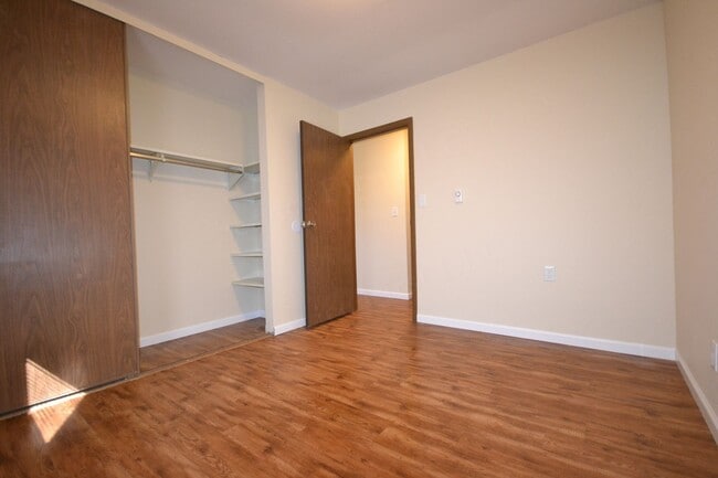 Building Photo - Longton Apartments