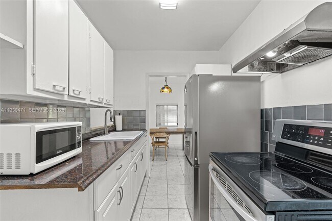 Building Photo - 1300 NE 183rd St