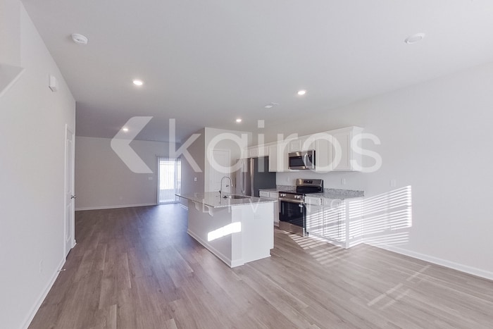 Building Photo - 2415 Banyan Cir