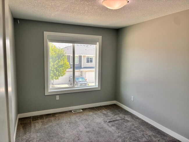 Building Photo - 3BR 2.5ba Townhome in Waukee
