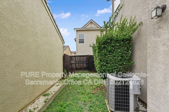 Building Photo - 441 Picasso Cir