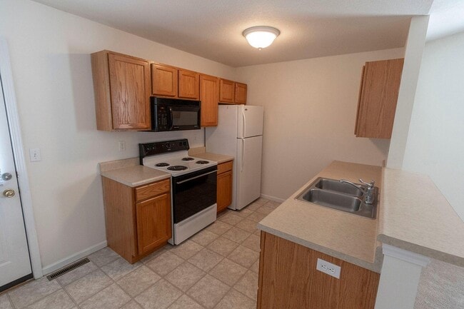 Building Photo - 3324 E St Charles Rd