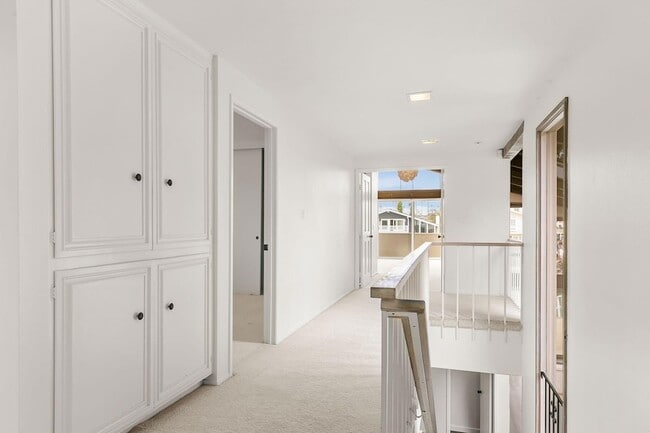 Building Photo - 2957 Seaview Ave