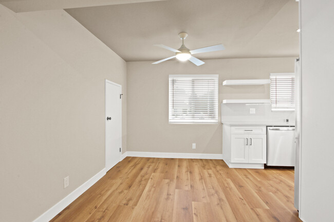 Dining Area - 15962 S Myrtle Ave