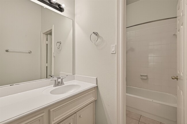 Building Photo - 2007 Baycliff Ct