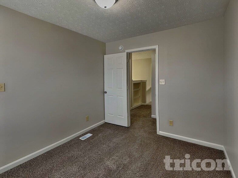 Building Photo - 5328 Waterton Lakes Dr