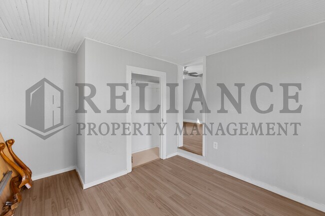 Building Photo - 3325 Victor Pl