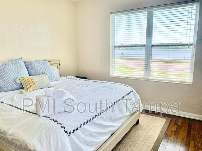 Building Photo - 701 S 26th St