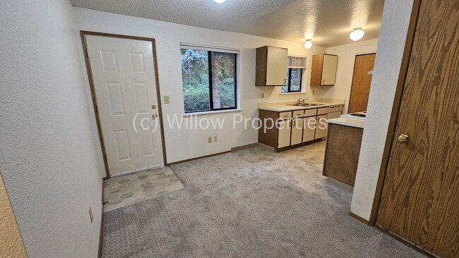 Building Photo - Two bedroom Puyallup Duplex