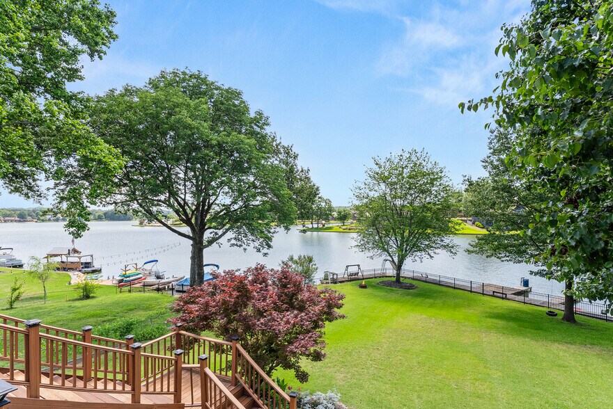 Building Photo - 9711 Pine Point Dr
