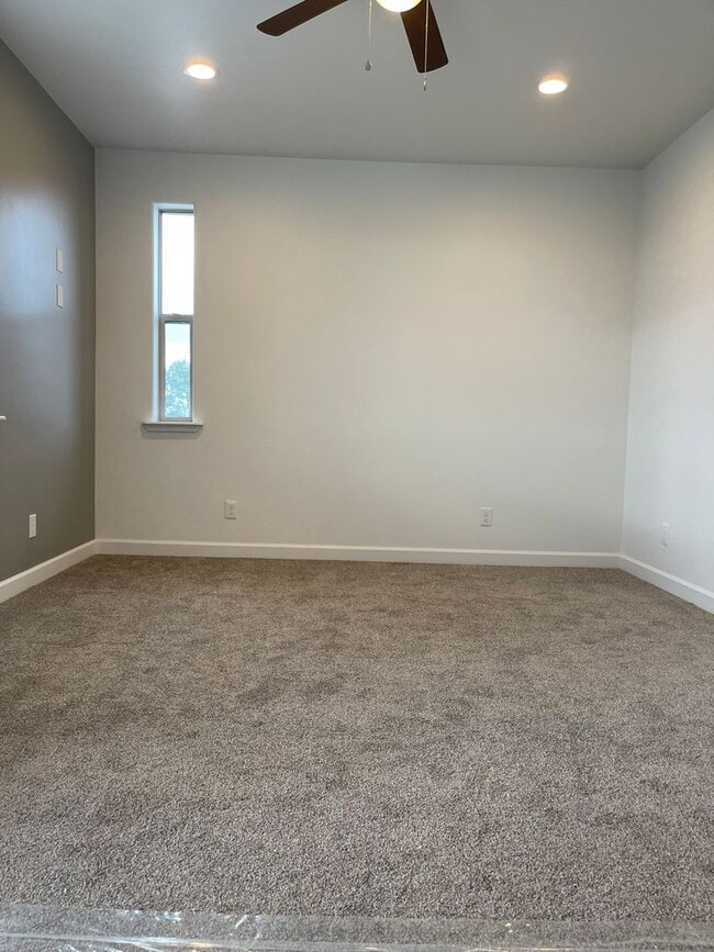 Building Photo - 1703 Ross Ave