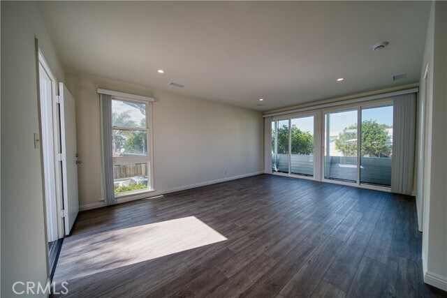 Building Photo - 926 Manhattan Beach Blvd