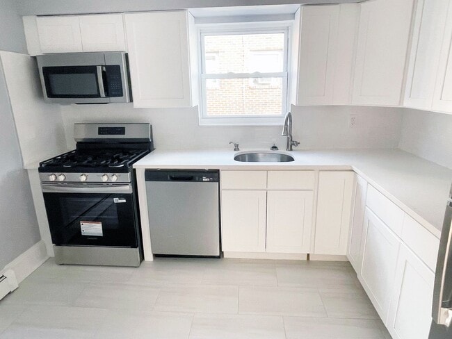 Building Photo - Stuyvesant Commons - Lyndhurst