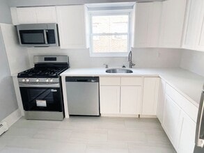 Building Photo - Stuyvesant Commons - Lyndhurst