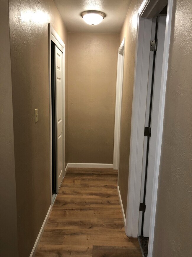 Building Photo - Nicely Remodeled 2 Bedroom 1 bath in NW Corvallis W/Storage Shed