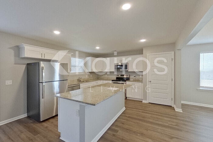 Building Photo - 140 Western Red Cedar Dr