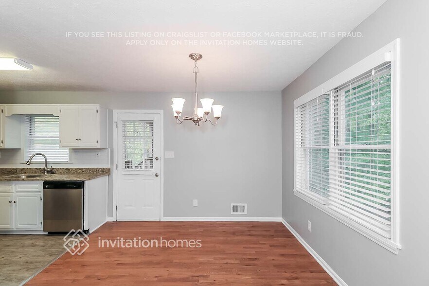 Building Photo - 4414 Lamar Dr