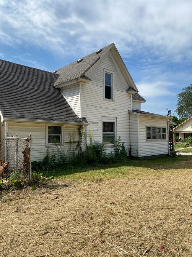 Building Photo - 21 Schultz St